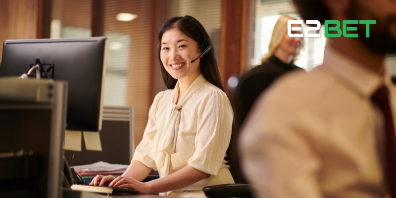 Liên hệ E2BET qua Hotline